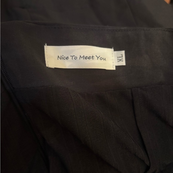 Nice to mee you. XL . BLACK PEPLUM DRESS - Picture 4 of 7